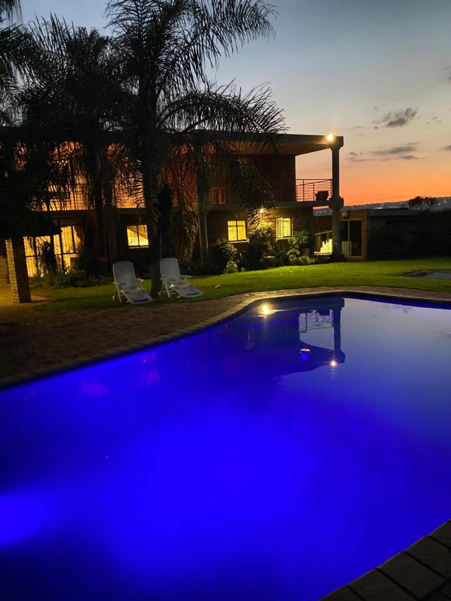 C And C Guest House/ Bed And Breakfast Pretoria-Noord Extérieur photo